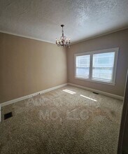 5420 Rockhill Rd in Kansas City, MO - Building Photo - Building Photo