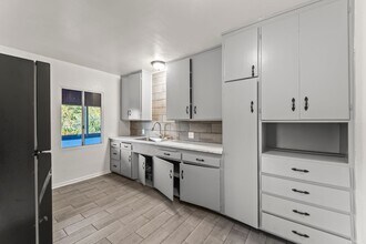 10639 Fitzroy Ave in Los Angeles, CA - Foto de edificio - Building Photo