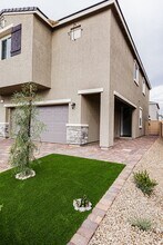 8472 W Agate Ave in Las Vegas, NV - Building Photo - Building Photo