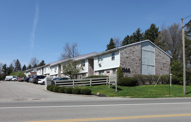 Appleseed Village Apartments in Mansfield, OH - Foto de edificio - Building Photo