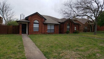 452 Chestnut Ln in Desoto, TX - Building Photo