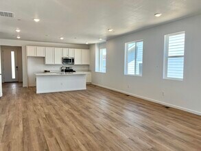 2645 Sawyer Ln in Erie, CO - Foto de edificio - Building Photo