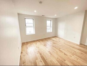 2457 Gaul St in Philadelphia, PA - Building Photo - Building Photo