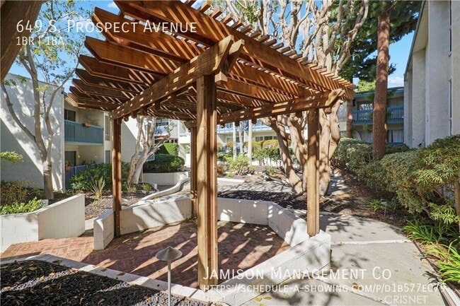 649 S Prospect Ave in Redondo Beach, CA - Building Photo - Building Photo