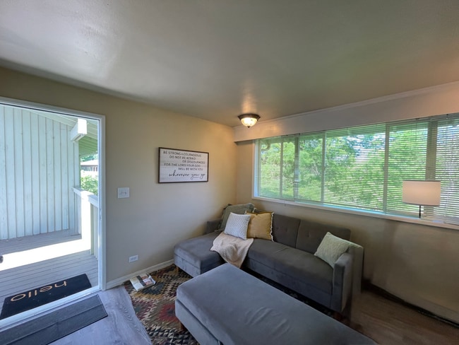 2172 W 15th Ct, Unit Westmoreland Village in Eugene, OR - Foto de edificio - Building Photo