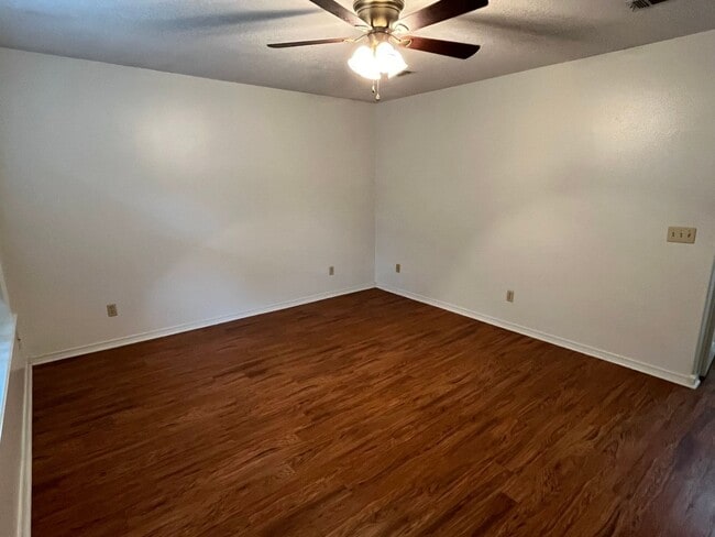 1300 University Dr in Russellville, AR - Building Photo - Building Photo