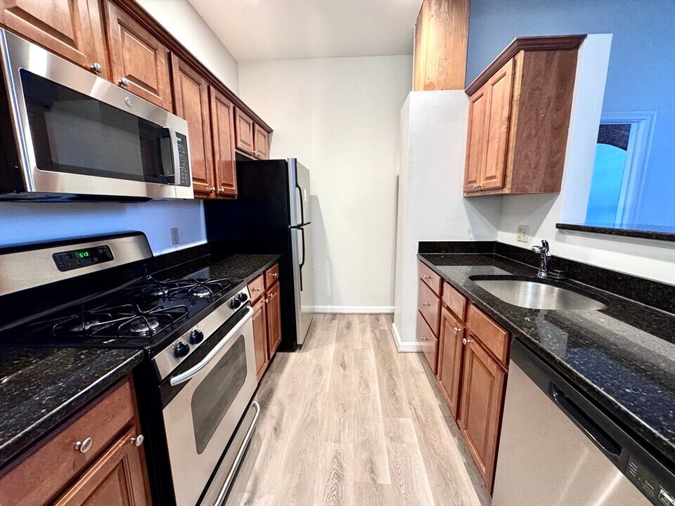 4 Bishop St in Framingham, MA - Building Photo