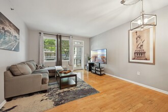 4 Constellation Pl in Jersey City, NJ - Building Photo - Building Photo