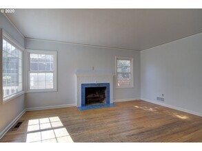 4912 N Yale St in Portland, OR - Foto de edificio - Building Photo