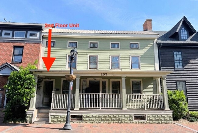 109 NW Front St