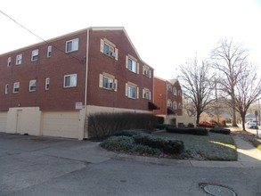 Allendorf Courtyard in Cincinnati, OH - Building Photo - Building Photo