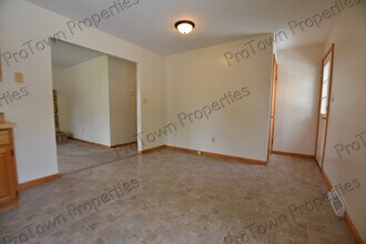 619 Hays St in Rockdale, IL - Building Photo - Building Photo