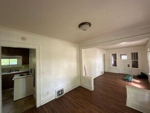 728 Arbor Ave SE in Minot, ND - Building Photo - Building Photo
