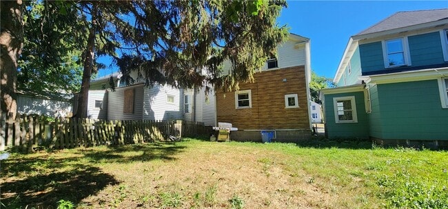 131 W Schuyler St in Oswego, NY - Building Photo - Building Photo