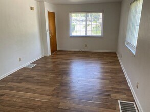 2170 W Schantz Ave, Unit 4 in Kettering, OH - Foto de edificio - Building Photo