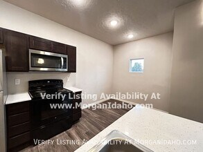 1021 S Elder St in Nampa, ID - Foto de edificio - Building Photo