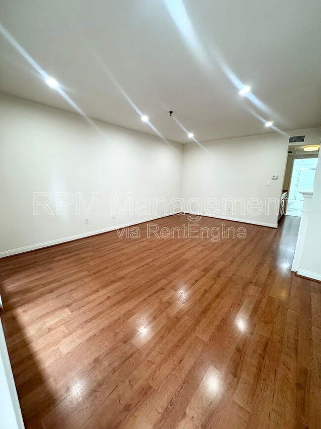 property at 843 Hayworth Ave