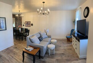 1016 6th St in Oregon City, OR - Building Photo - Building Photo