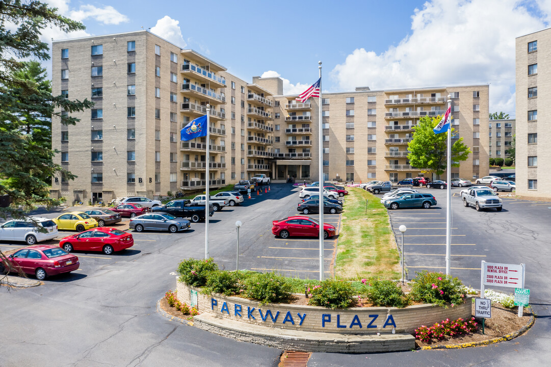 Parkway Plaza in State College, PA - Foto de edificio