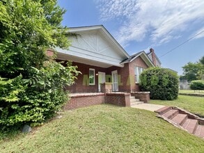 2441 Gervais St in Columbia, SC - Foto de edificio - Building Photo