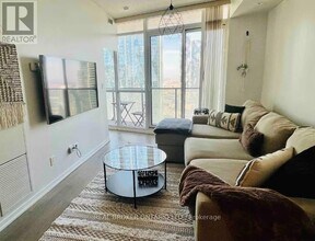 65 Bremner Blvd in Toronto, ON - Building Photo - Building Photo