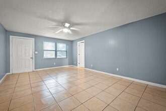 304 Bernard Rd, Unit 2 in Jacksonville, FL - Foto de edificio - Building Photo