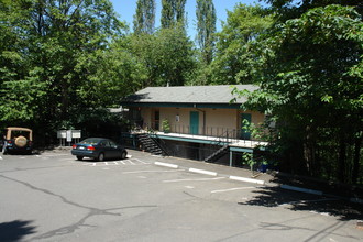 Forrest View Apartments in Portland, OR - Building Photo - Building Photo