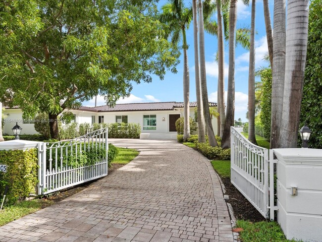 205 N Hibiscus Dr in Miami Beach, FL - Building Photo - Building Photo