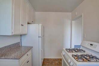 4084 S Muirfield Rd in Los Angeles, CA - Building Photo - Building Photo