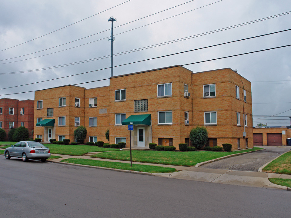 White Oak Plaza in Dayton, OH - Building Photo