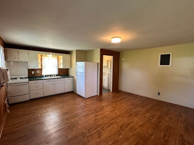 400 S Pershing St, Unit B in Salem, MO - Building Photo - Building Photo