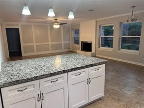 2162 Little Cedar Dr in Humble, TX - Foto de edificio - Building Photo