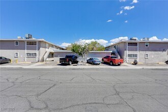 304 Orland St in Las Vegas, NV - Building Photo - Building Photo