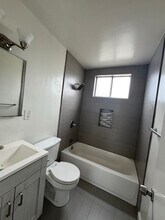 14423 Berendo Ave, Unit 10 in Gardena, CA - Foto de edificio - Building Photo