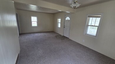 121 Clinton St in Austin, MN - Building Photo - Building Photo