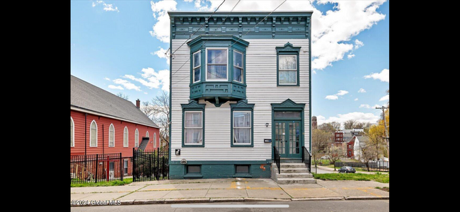 62 Alexander St
