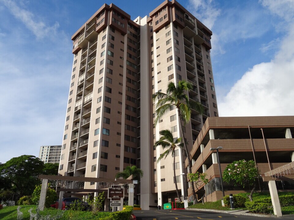 98-351 Koauka Loop, Unit 703 in Aiea, HI - Foto de edificio