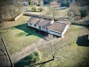 201 Deerchase Dr in Woodstock, GA - Building Photo - Building Photo