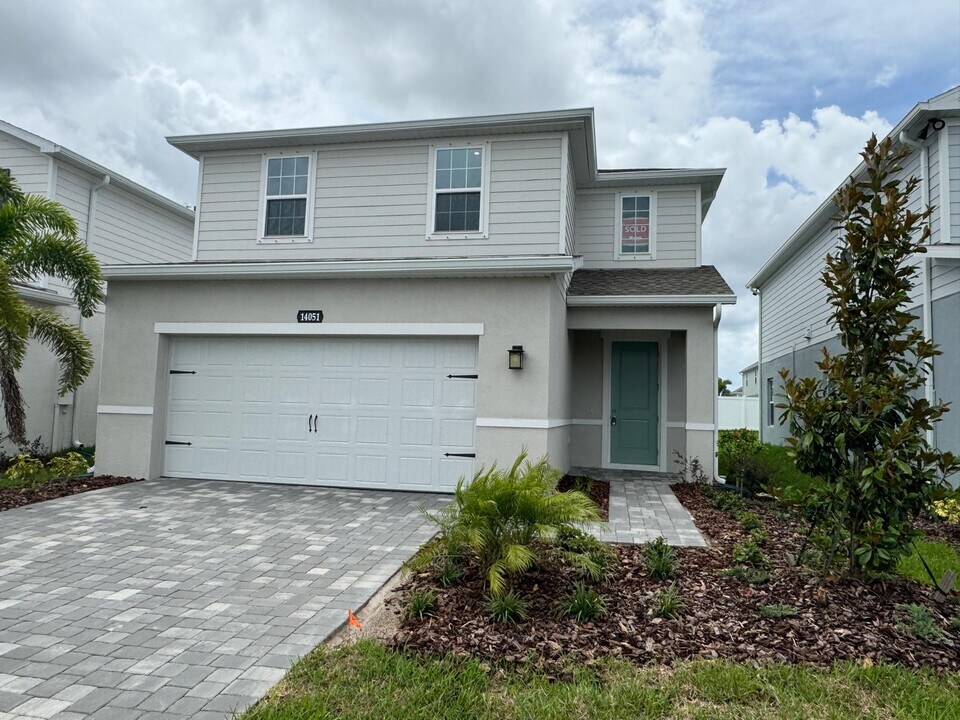 14051 Crimson Ave in Lakewood Ranch, FL - Building Photo
