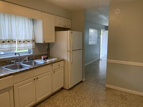 1186 Sedeeva St in Clearwater, FL - Building Photo - Building Photo