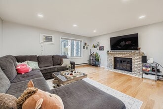 2250 Ridge Dr, Unit # 21 in Minneapolis, MN - Building Photo - Building Photo