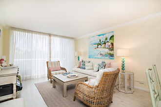 227 Brazilian Ave in Palm Beach, FL - Building Photo - Building Photo