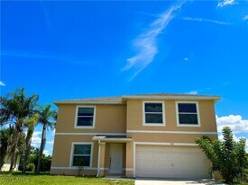1707 SW 4th Pl in Cape Coral, FL - Building Photo