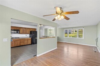 16 Pocahontas Dr in Middletown, RI - Building Photo - Building Photo