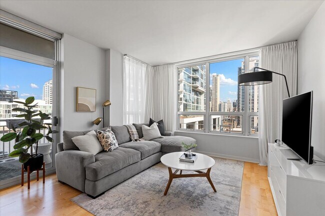 330 W Grand Ave, Unit 1206 in Chicago, IL - Building Photo - Building Photo