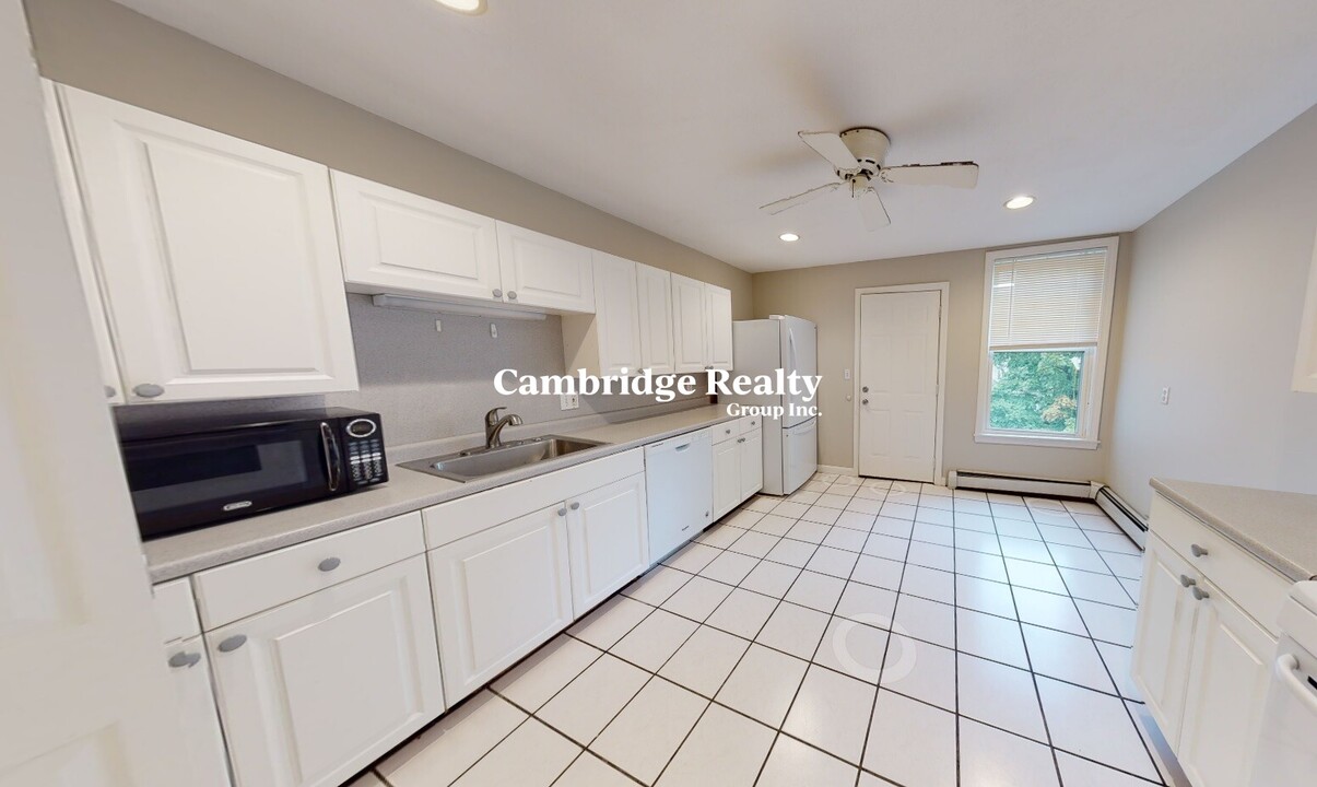 9 Beacon St, Unit 2A in Somerville, MA - Building Photo