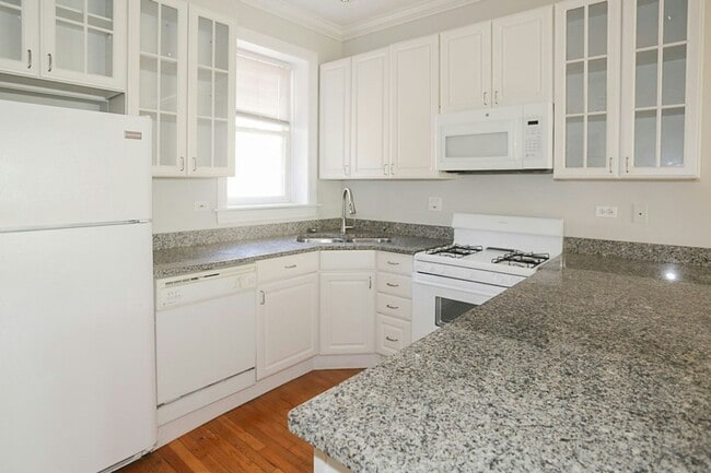 property at 3852 N Southport Ave