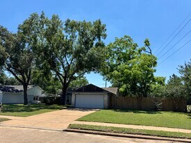 9811 Charter Ridge Dr in Houston, TX - Building Photo