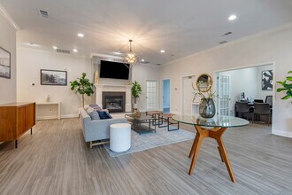 The Apartments at The Sycamores in Reston, VA - Foto de edificio - Building Photo