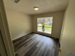 3500 Denson Dr in Longview, TX - Building Photo - Building Photo